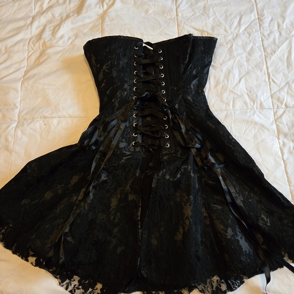 Alt Noir black lace overbust skirted corset size small - Picture 6 of 11